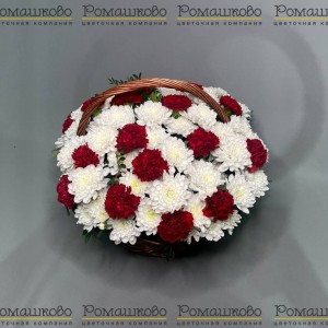 Превью Корзина с цветами «Алые мгновения»