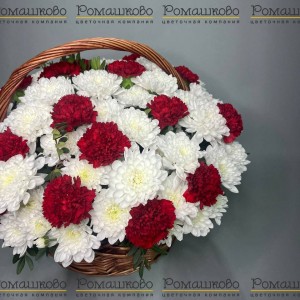 Превью Корзина с цветами «Алые мгновения»