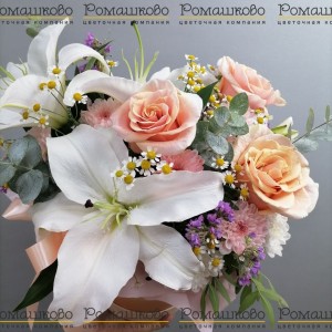 Превью Коробочка с цветами «Лилия в облаках»