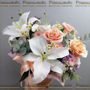 Превью Коробочка с цветами «Лилия в облаках»