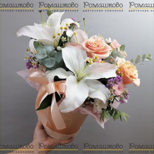 Превью Коробочка с цветами «Лилия в облаках»