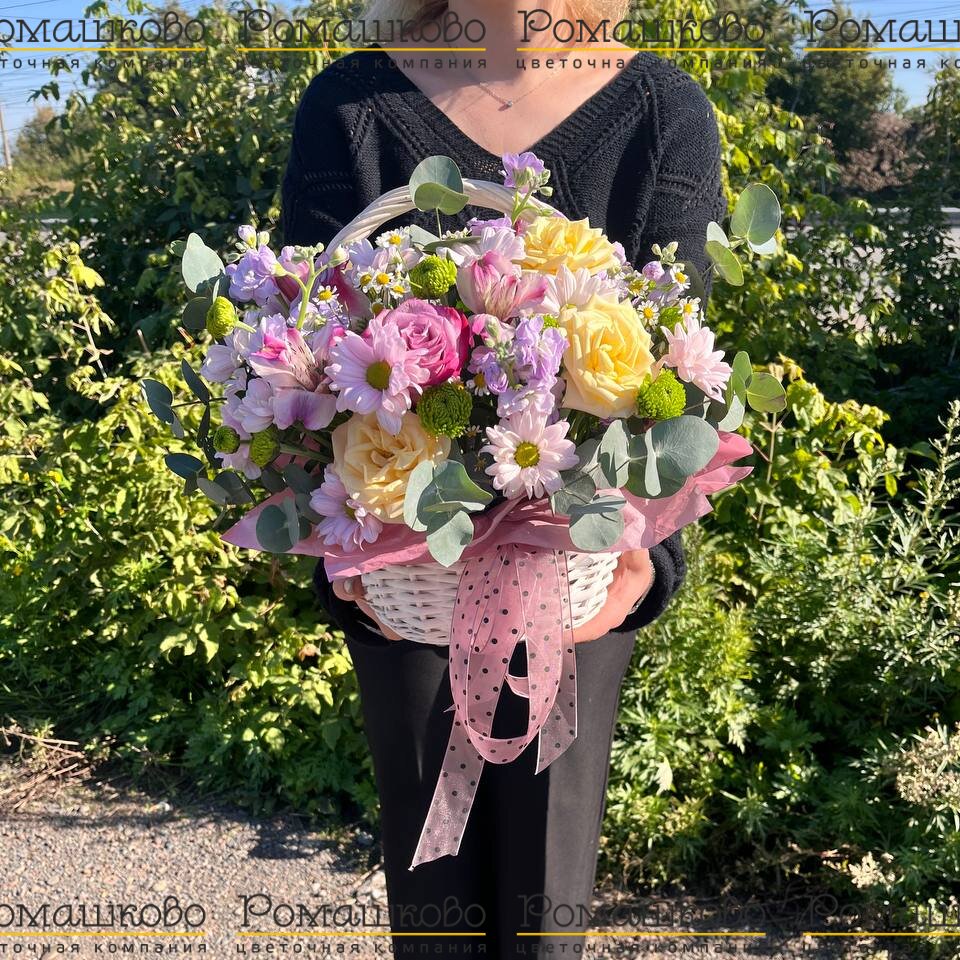 Корзина с цветами «Цветочный сюрприз»