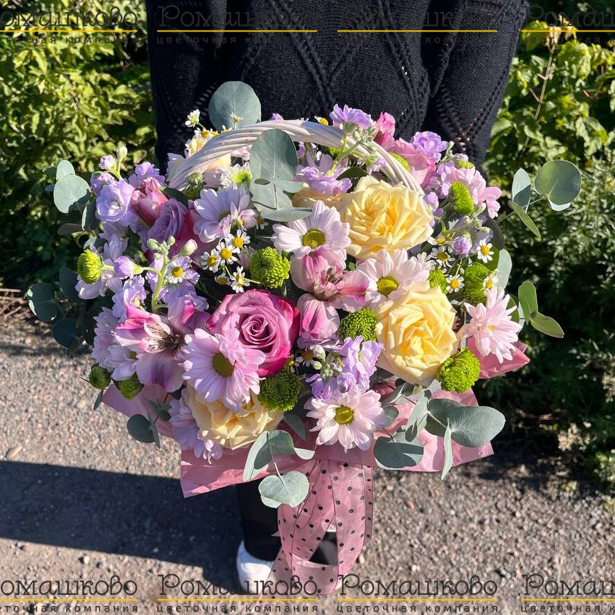 Корзина с цветами «Цветочный сюрприз»