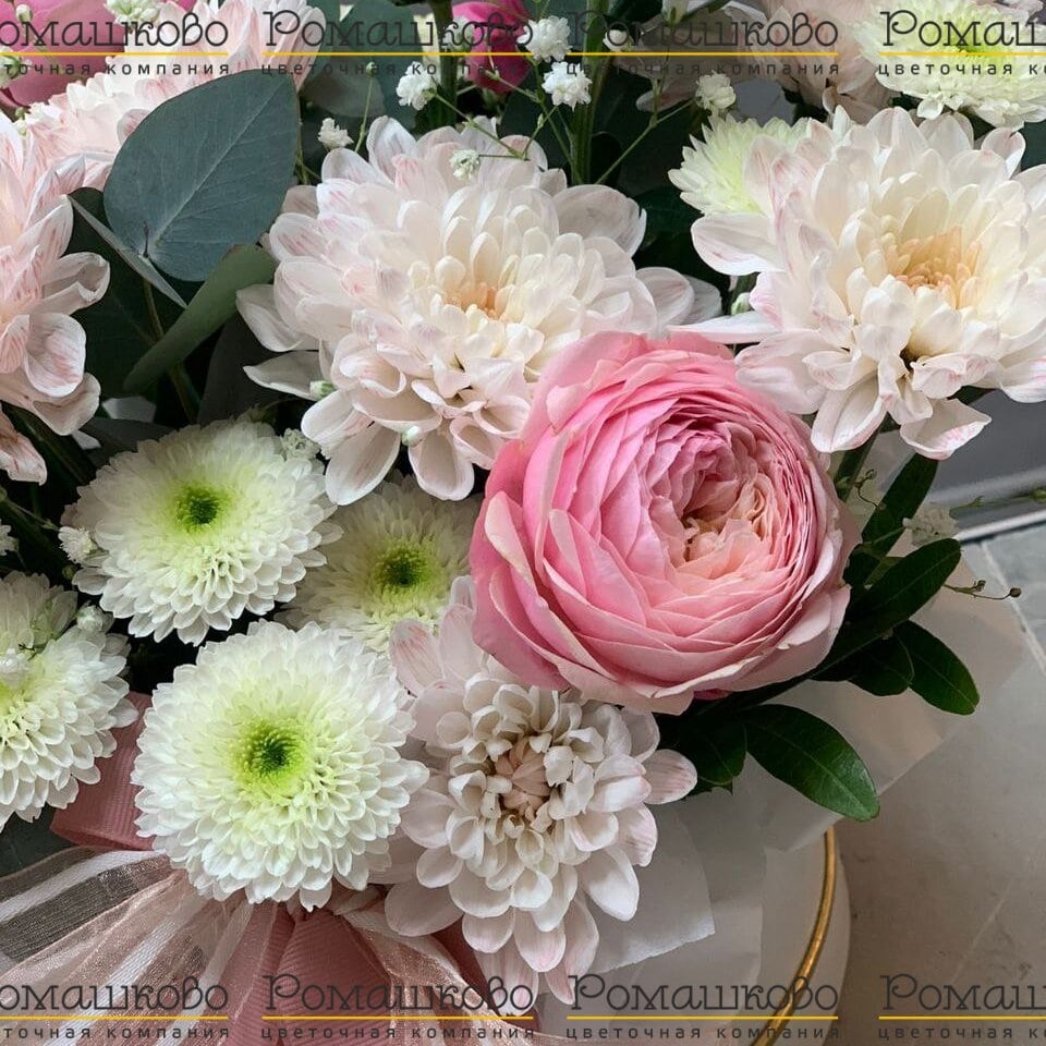 Шляпная коробка с цветами «Нежность чувств»