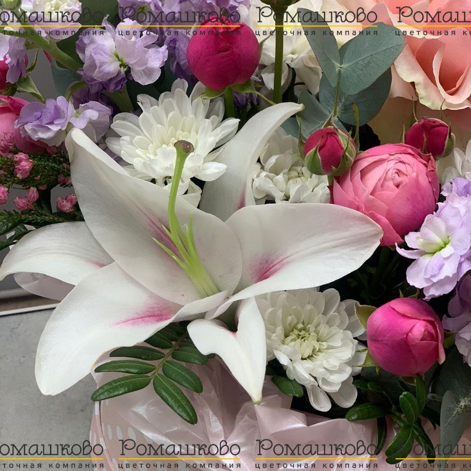 Шляпная коробка с цветами «Цветные сны»