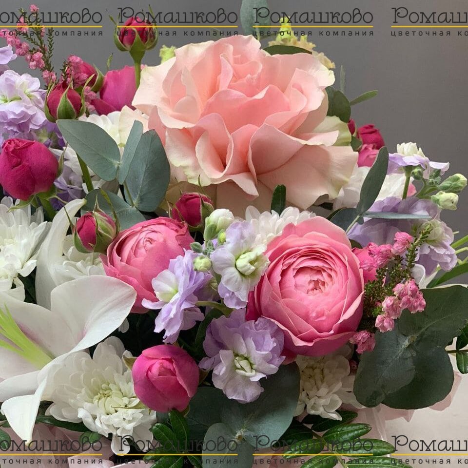 Шляпная коробка с цветами «Цветные сны»