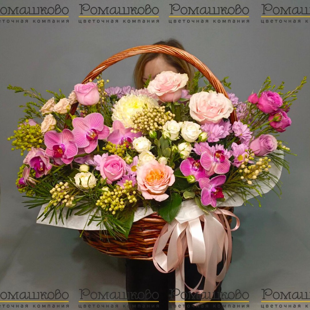 Корзина с цветами «Оазис орхидей»