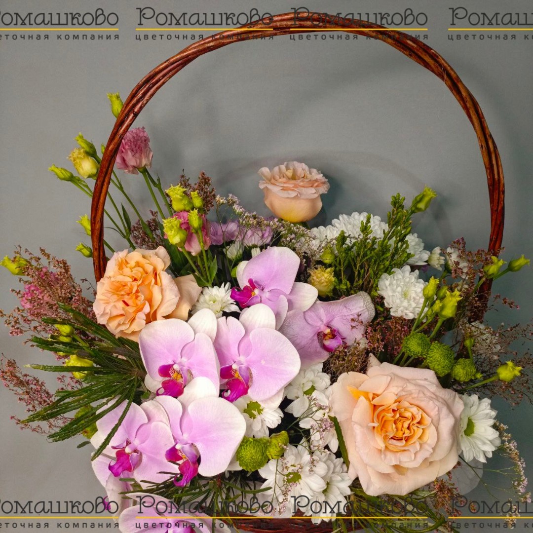 Корзина с цветами «Орхидейный шарм»
