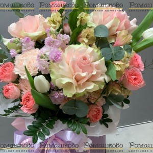 Превью Шляпная коробка с цветами «Мягкое сияние»