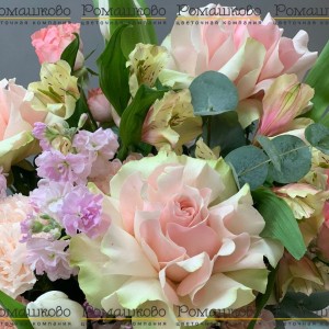 Превью Шляпная коробка с цветами «Мягкое сияние»