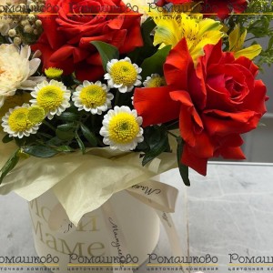 Превью Шляпная коробка с цветами «Нежность для мамы»