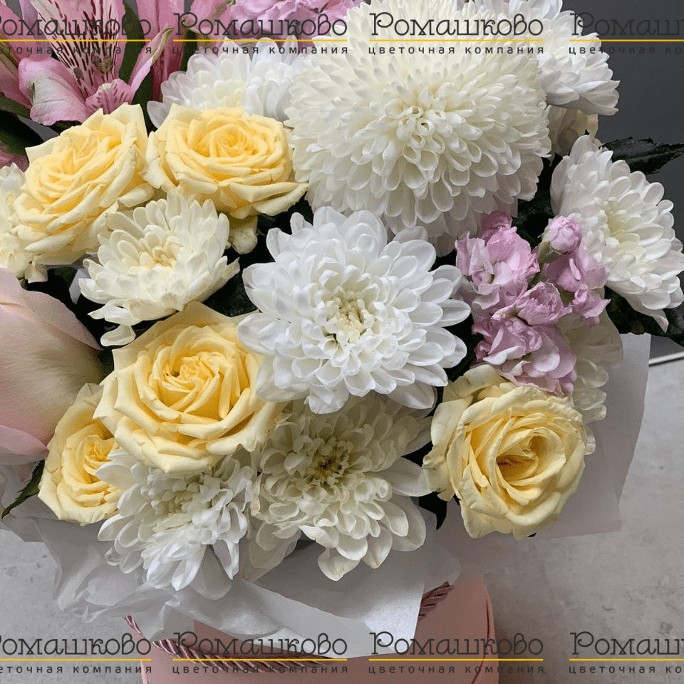 Шляпная коробка с цветами «Шелковое облако»