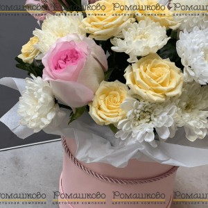 Превью Шляпная коробка с цветами «Шелковое облако»