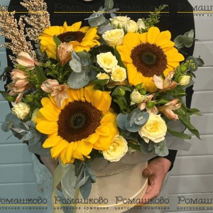 Превью Букет из подсолнухов «Солнечный комплимент»
