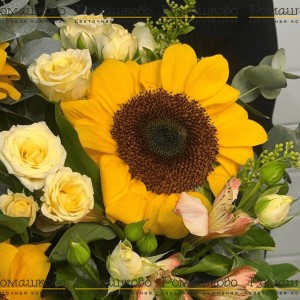 Превью Букет из подсолнухов «Солнечный комплимент»