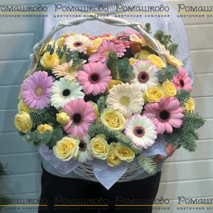 Превью Корзина с цветами «Лучистое плетение»