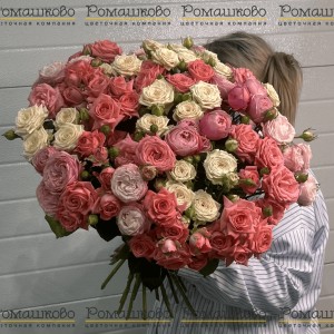 Превью Букет из 29 кустовых пионовидных роз