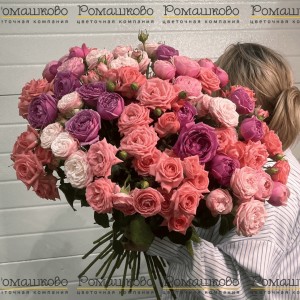 Превью Букет из 25 кустовых пионовидных роз