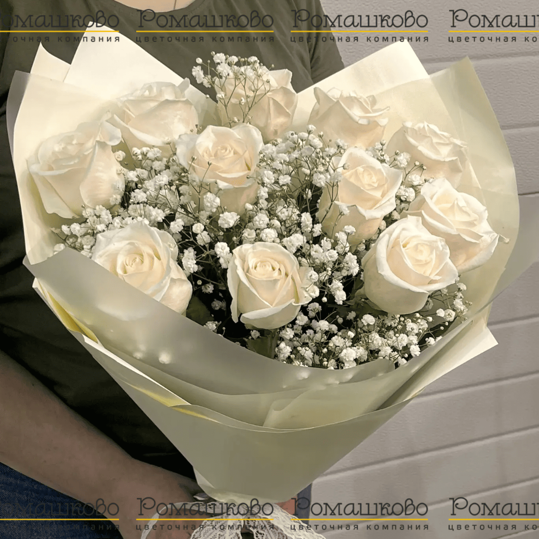 Букет из 11 белых роз с гипсофилой (50см)